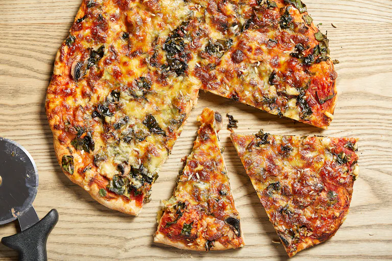 Піца з грибами та кейлом: проста домашня вечеря, яка рятує бюджет